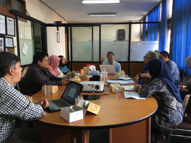Rapat Fakultas Bahasa tentang Evaluasi Program Kerja Fakultas Bahasa 2 Bulan Pertama pada TA 2019/2020