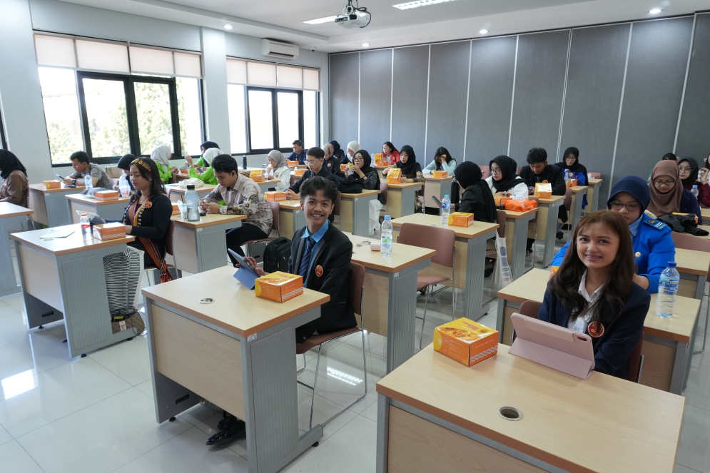 peserta lokal dan internasional di The International English Festival 2026