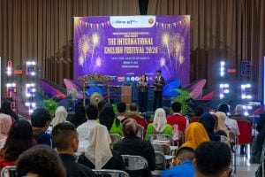 panggung utama The International English Festival 2026 Universitas Widyatama